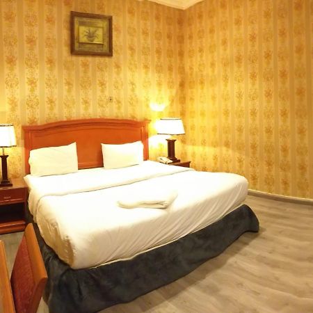 Qasr Al Khalij Hotel Рияд Екстериор снимка