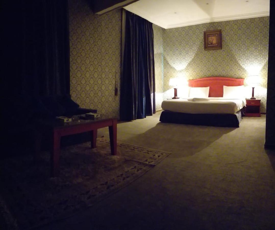 Qasr Al Khalij Hotel Рияд Екстериор снимка