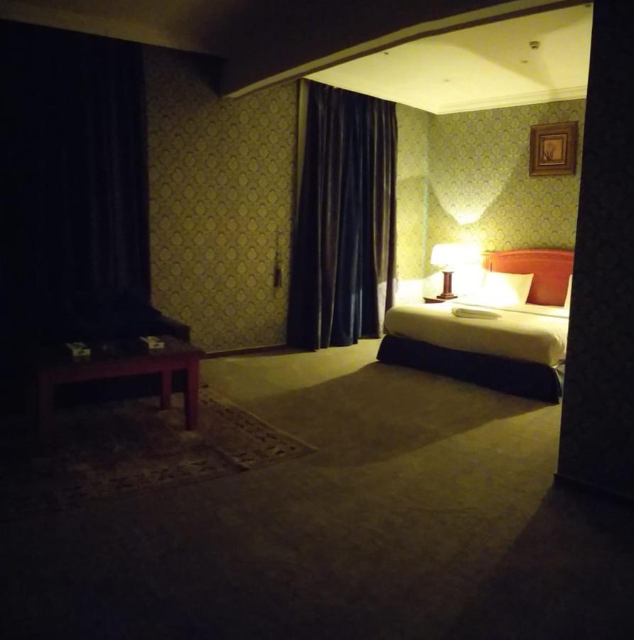 Qasr Al Khalij Hotel Рияд Екстериор снимка