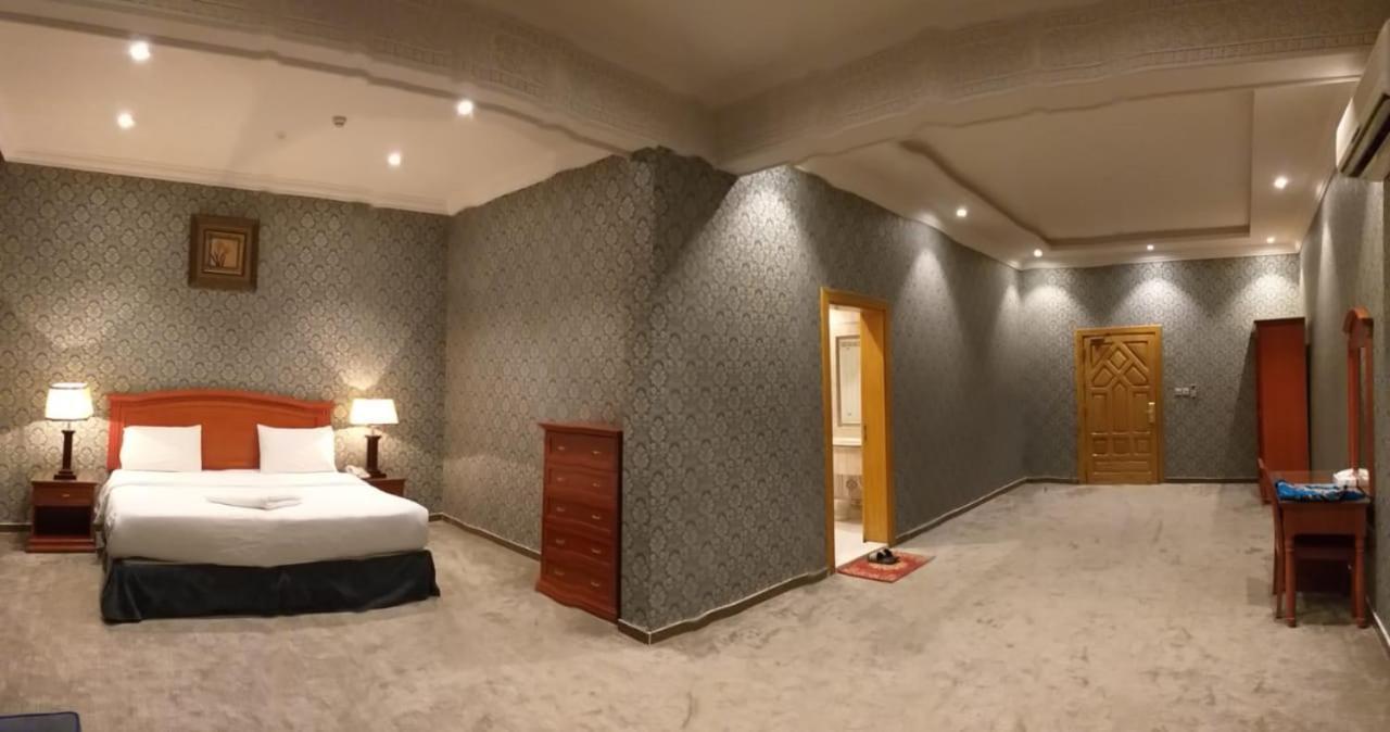 Qasr Al Khalij Hotel Рияд Екстериор снимка