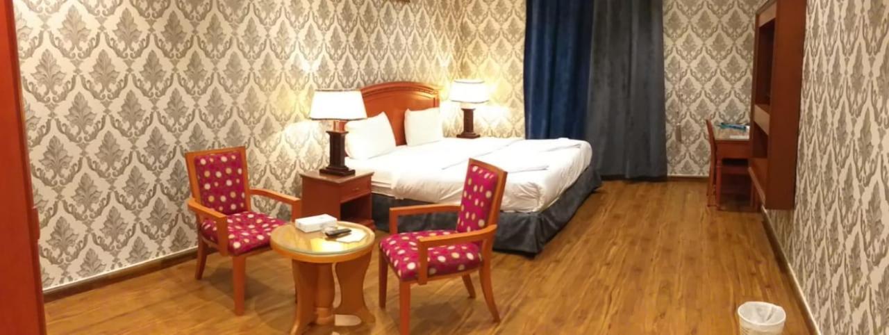 Qasr Al Khalij Hotel Рияд Екстериор снимка