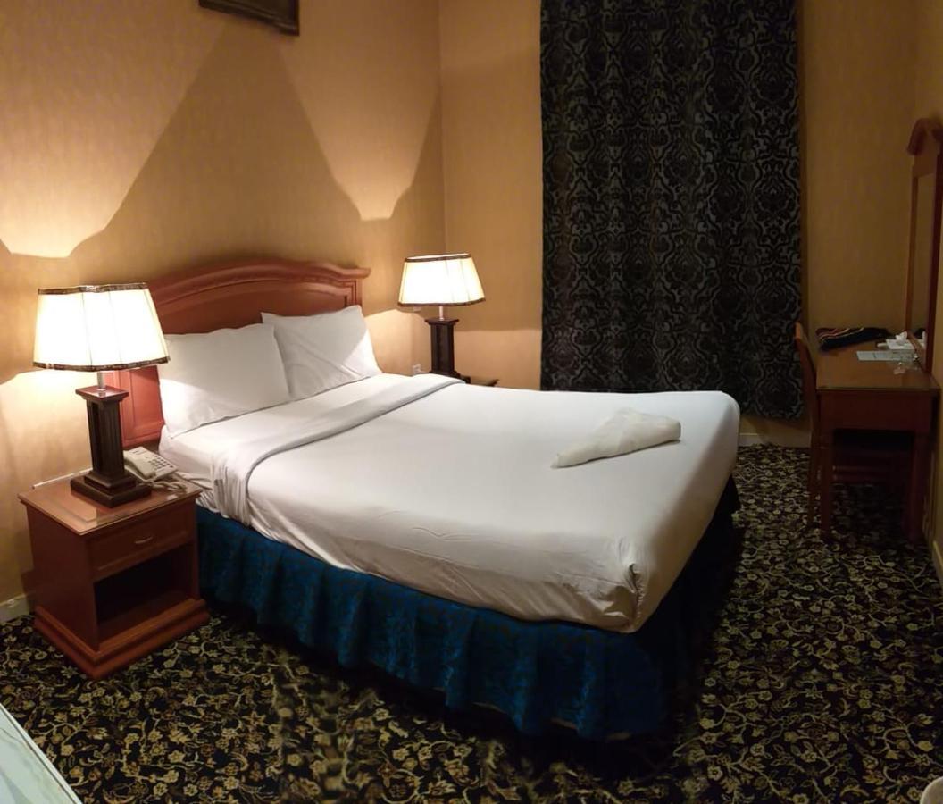 Qasr Al Khalij Hotel Рияд Екстериор снимка